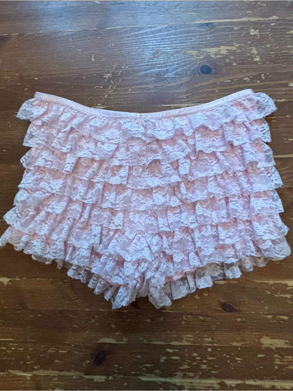 Windsor vintage Lace Ruffle Women’s Pink Shorts. Small